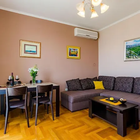 Good Vibes - One Bedroom With Balcony And City View