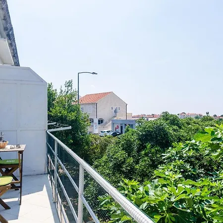 Good Vibes - One Bedroom With Balcony And City View